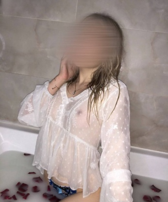 🌟 Я знаю, как доставить удовольствие и утолить твои сексуальные желания. У меня есть все услуги, чтобы ты почувствовался особенным. 💋 Мои возможности безграничны - от классики и орального секса до различных экспериментов и фантазий. 🌈 Я горжусь своей красотой и стройной фигурой, и ты обязательно останешься доволен, ведь я исполню все твои самые сокровенные мечты. 📷 Доверься моим нежным рукам и проведи время с настоящей профессионалкой. ✨ Живу в Москве, и готова встретиться с тобой в любое время. Сделаем нашу встречу незабываемой! 💫 Ксения