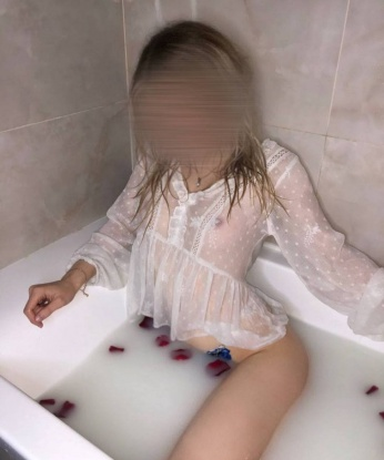 🌟 Я знаю, как доставить удовольствие и утолить твои сексуальные желания. У меня есть все услуги, чтобы ты почувствовался особенным. 💋 Мои возможности безграничны - от классики и орального секса до различных экспериментов и фантазий. 🌈 Я горжусь своей красотой и стройной фигурой, и ты обязательно останешься доволен, ведь я исполню все твои самые сокровенные мечты. 📷 Доверься моим нежным рукам и проведи время с настоящей профессионалкой. ✨ Живу в Москве, и готова встретиться с тобой в любое время. Сделаем нашу встречу незабываемой! 💫 Ксения